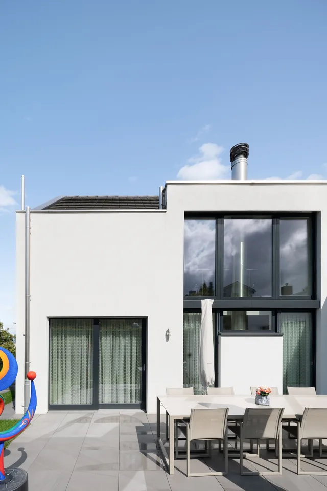 Casa unifamiliare indipendente con giardino e doppio garage