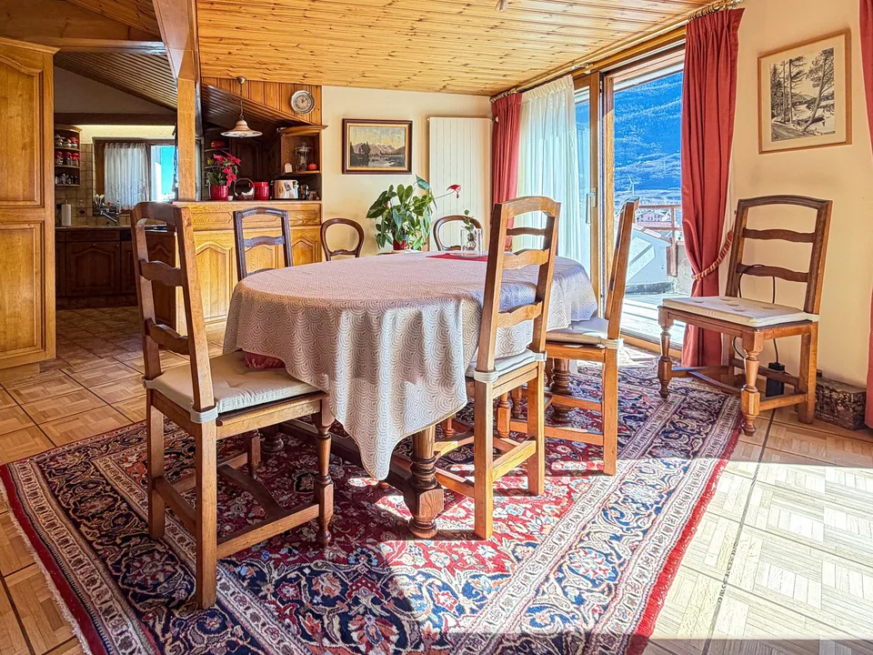 Im Zentrum von Fully/VS, unglaubliches Dachgeschoss-Apartment mit 5,5 Zimmern