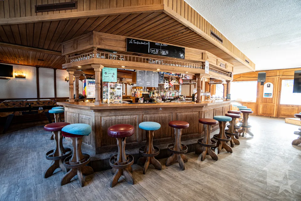 Exceptionnel : bistrot avec duplex 5.5 pièces et studio indépendant