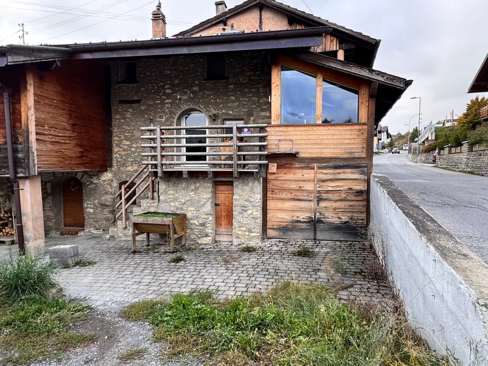 Maison mitoyenne rénovée vente résidence secondaire autorisé