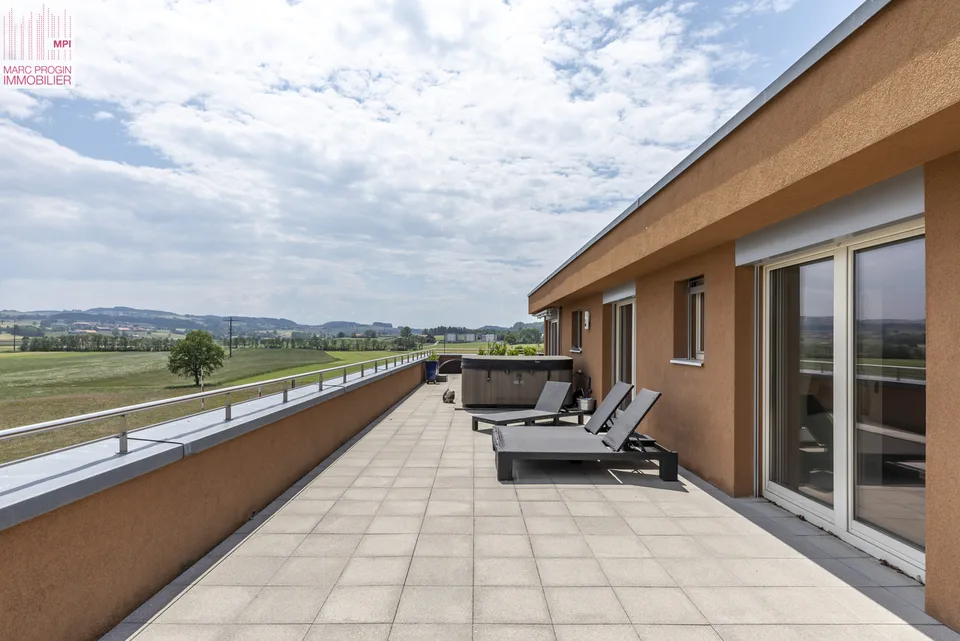 Bel attico di 4.5 locali con terrazza di 185 m2 senza vis-à-vis