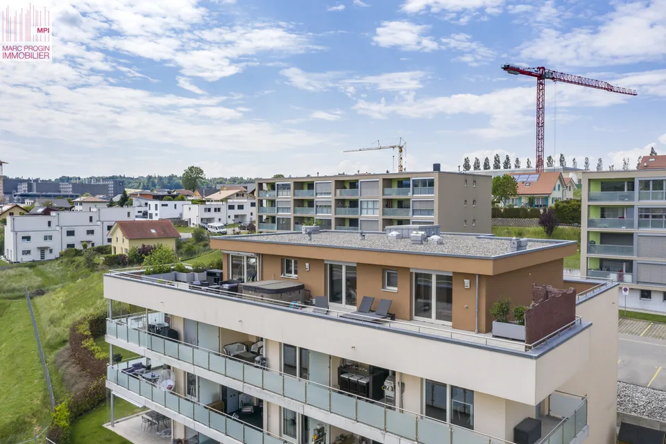 Bel attico di 4.5 locali con terrazza di 185 m2 senza vis-à-vis