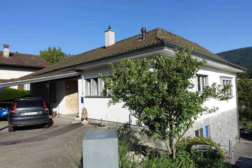 Reconvilier - Magnifica casa familiare di 7 1/2 locali con garage e posti auto