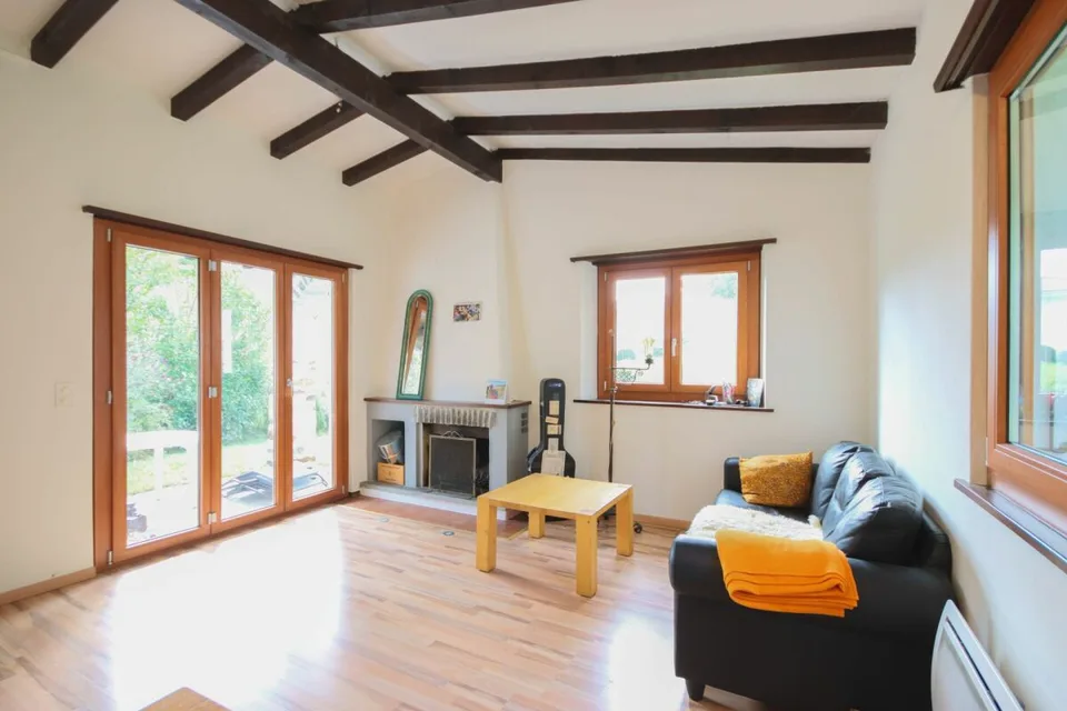 Ferienhaus auf grosser Baulandparzelle an ruhiger Lage mitten im Grünen