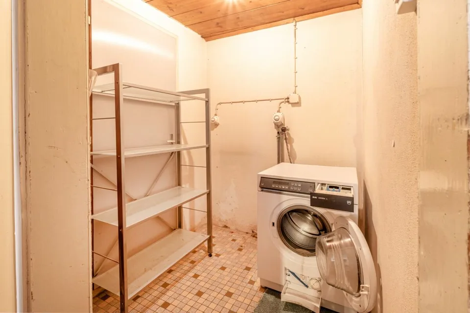Casa colonica ricca di potenziale con tre unità abitative e fienile – foto 30 di 30