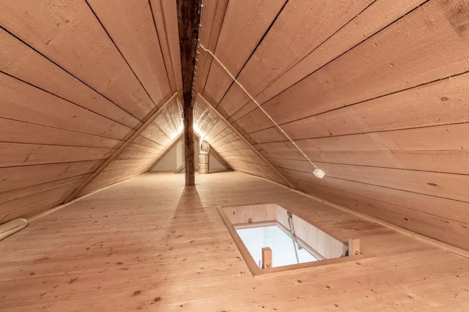 Casa colonica ricca di potenziale con tre unità abitative e fienile – foto 16 di 30