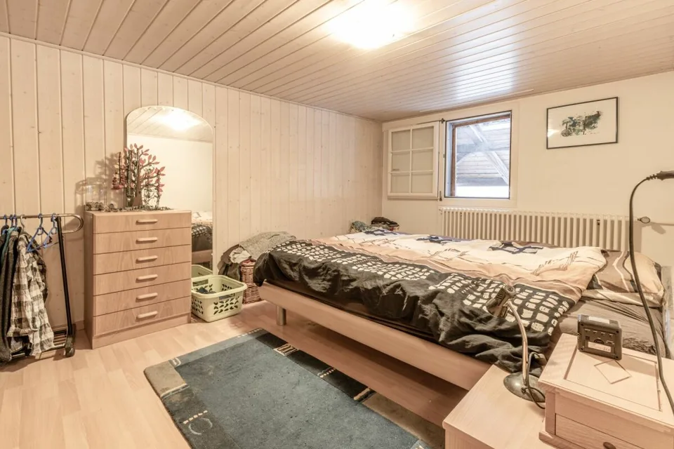 Casa colonica ricca di potenziale con tre unità abitative e fienile – foto 9 di 30
