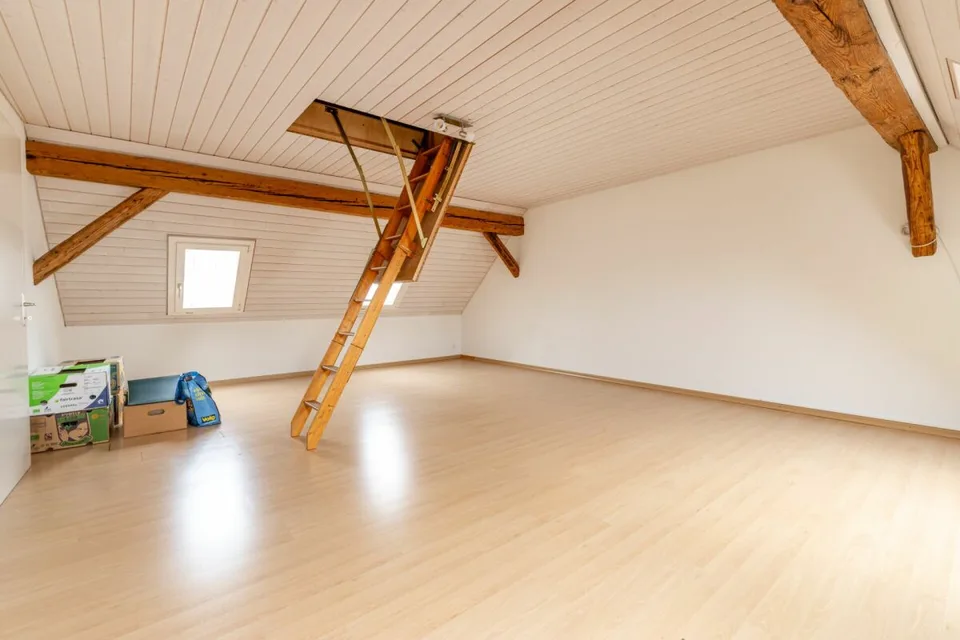 Casa colonica ricca di potenziale con tre unità abitative e fienile – foto 15 di 30