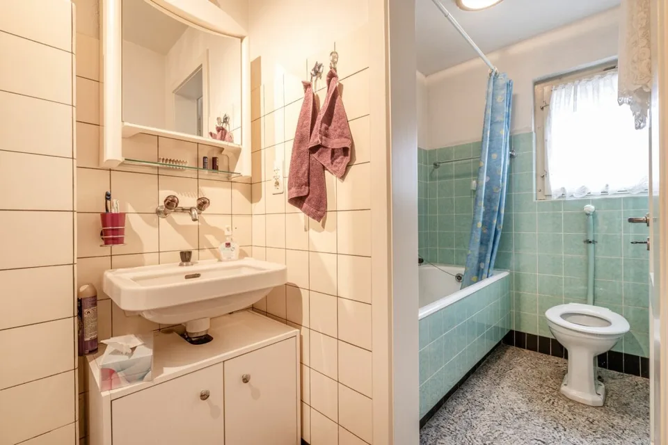Casa colonica ricca di potenziale con tre unità abitative e fienile – foto 23 di 30