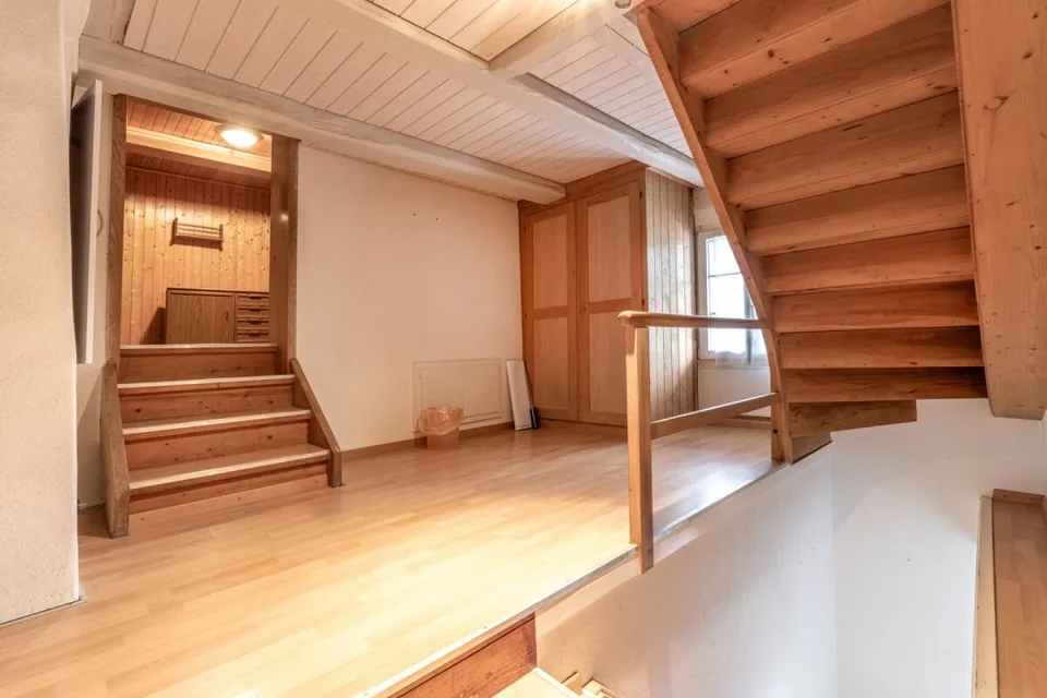 Casa colonica ricca di potenziale con tre unità abitative e fienile – foto 18 di 30