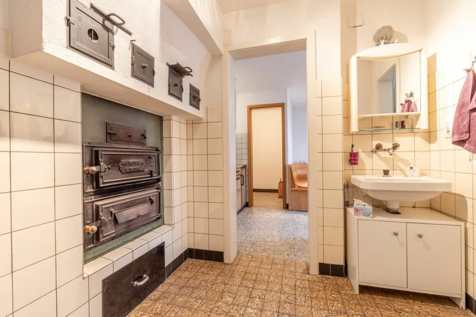 Casa colonica ricca di potenziale con tre unità abitative e fienile – foto 22 di 30