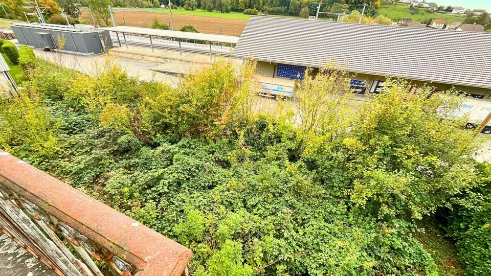 Boncourt - Terrain constructible avec bâtiment existant, idéal pour rénovation ou projet neuf
