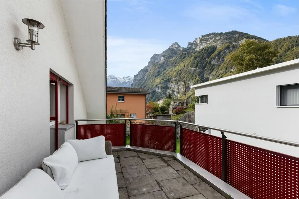 Casa unifamiliare indipendente, moderna in posizione centrale a Näfels GL