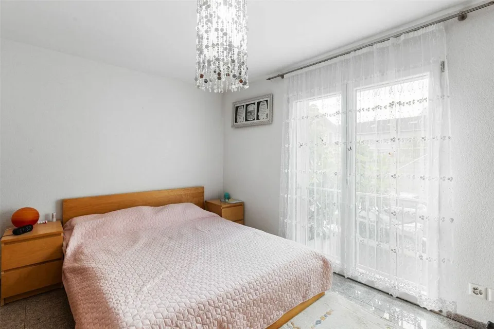 Freistehendes, modernes Einfamilienhaus an zentraler Lage in Näfels GL – Foto 10 von 13