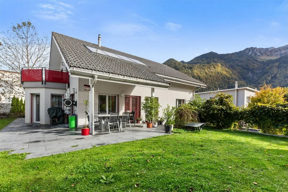 Casa unifamiliare indipendente, moderna in posizione centrale a Näfels GL
