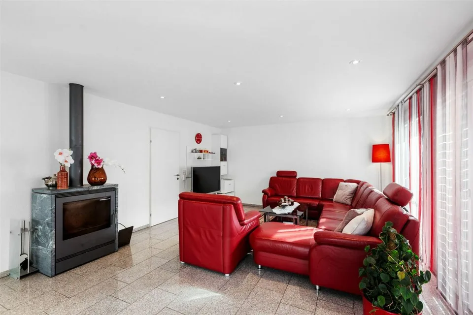 Freistehendes, modernes Einfamilienhaus an zentraler Lage in Näfels GL – Foto 7 von 13