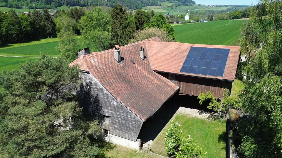 Incantevole fattoria di 7 locali da ristrutturare, ambiente pacifico con annessi