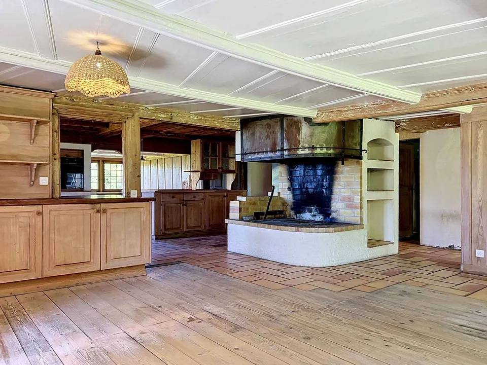 Incantevole fattoria di 7 locali da ristrutturare, ambiente pacifico con annessi