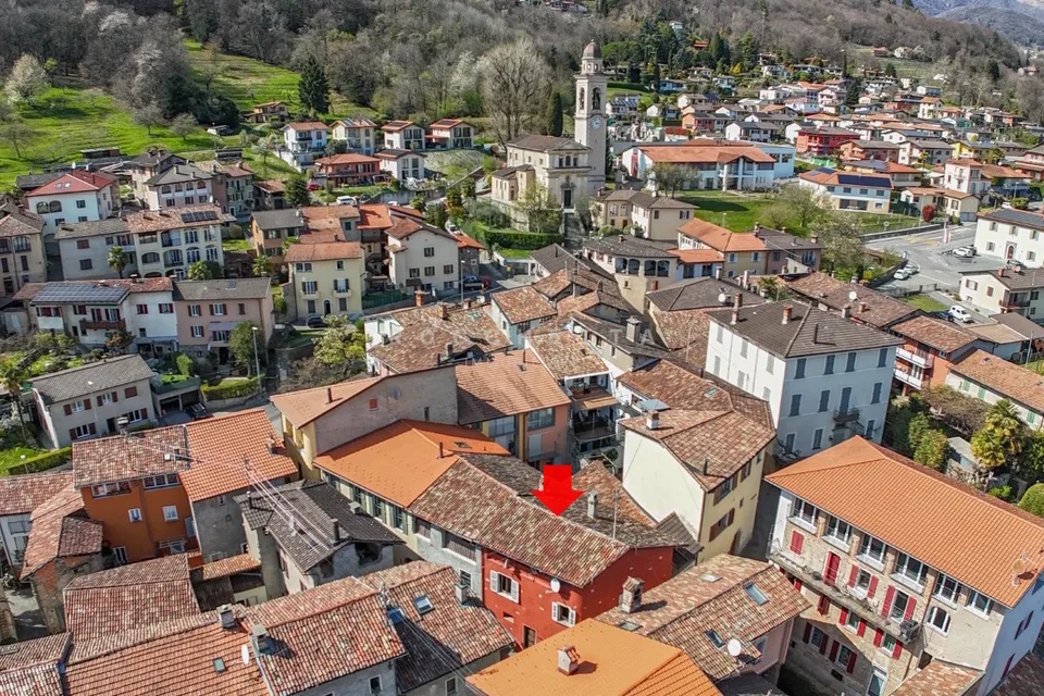 Caratteristica casa Ticinese Plurifamiliare con cortile privato