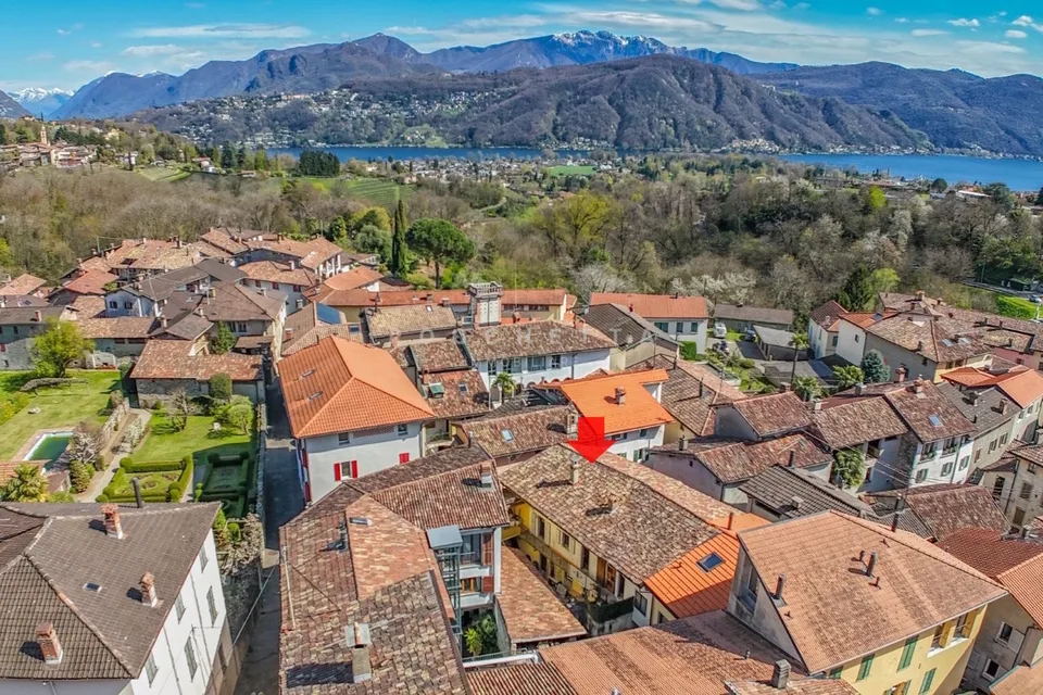 Caratteristica casa Ticinese Plurifamiliare con cortile privato