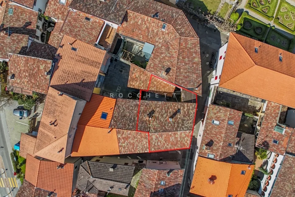 Caratteristica casa Ticinese Plurifamiliare con cortile privato