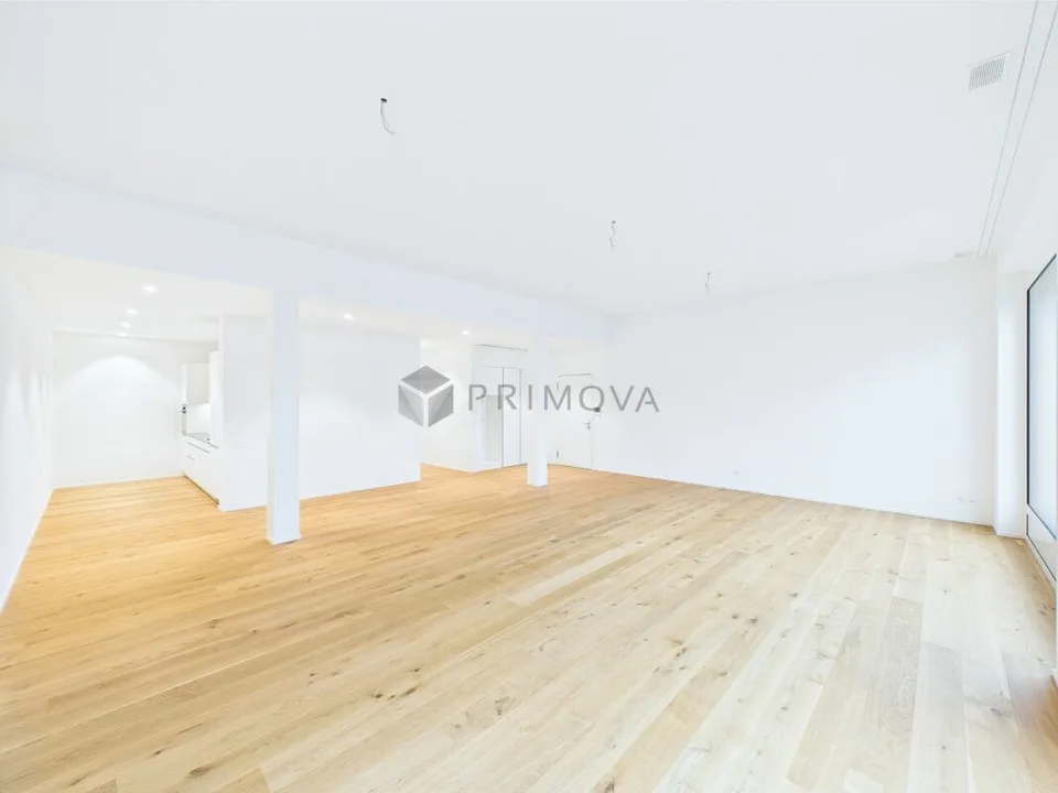 Bien visible, utilisable de manière flexible - Votre espace commercial avec vitrine et places de parking