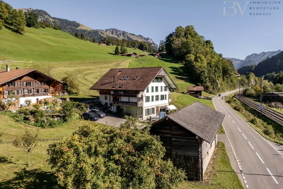 3-Familienhaus mit Scheune