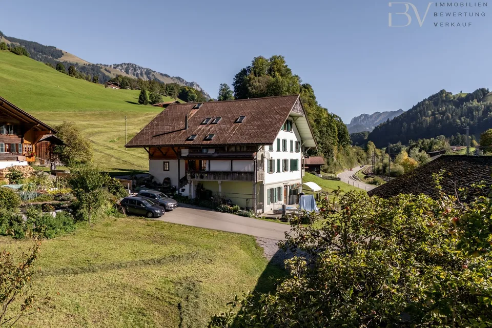 3-Familienhaus mit Scheune