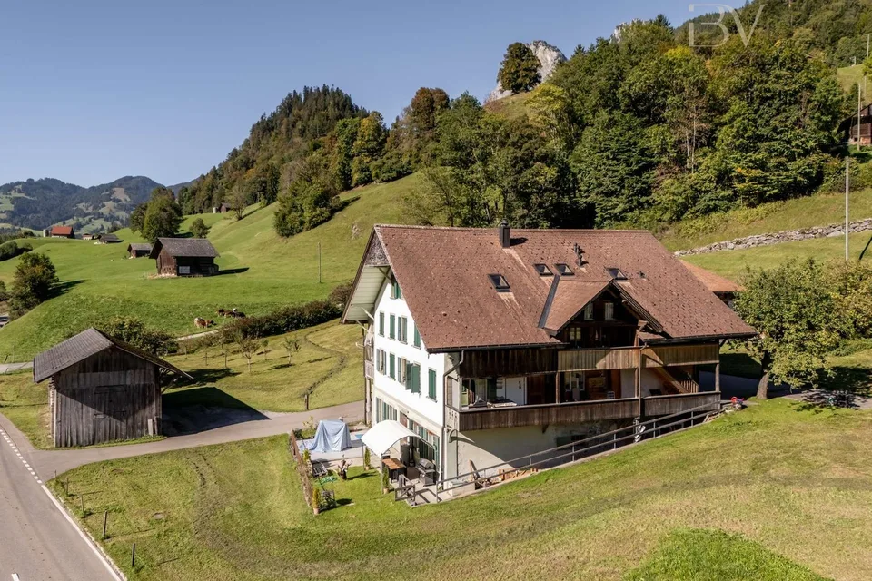 3-Familienhaus mit Scheune