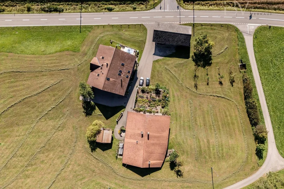 3-Familienhaus mit Scheune