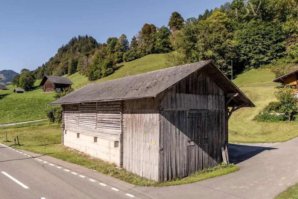Casa di 3 famiglie con fienile – foto 6 di 20