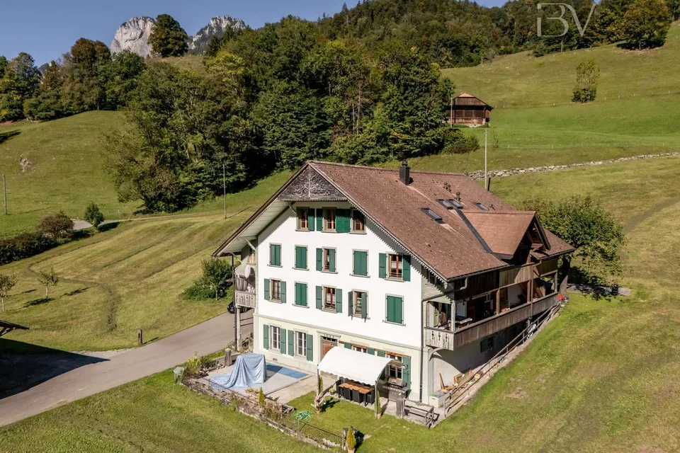 3-Familienhaus mit Scheune