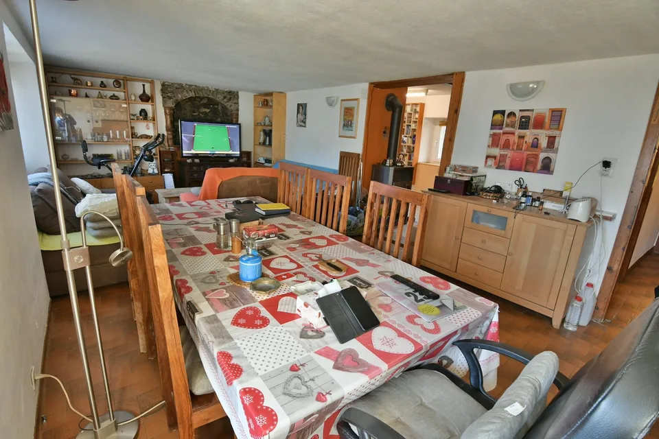 Da acquisire a Chamoson/VS, proprietà composta da 3,5 parcelle, 1 casa e 1 fienile