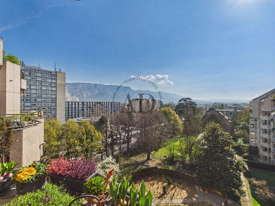 EXCLUSIVITE - Grand appartement lumineux en étage élevé
