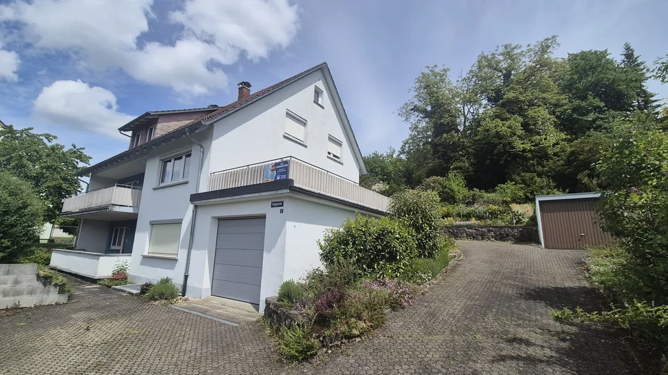Jestetten - Casa di 2 famiglie con circa 2300 m² di terreno edificabile