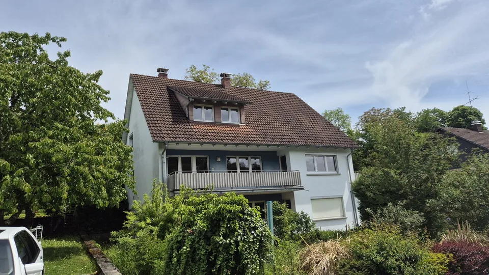 Jestetten - Casa di 2 famiglie con circa 2300 m² di terreno edificabile