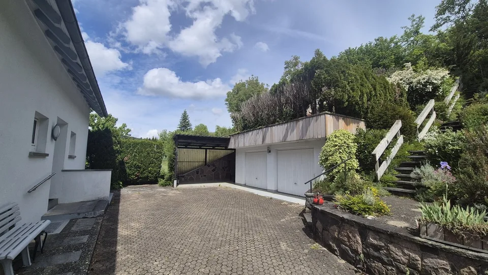 Jestetten - 2 Familienhaus mit ca. 2300 m² Bauland – Foto 7 von 13