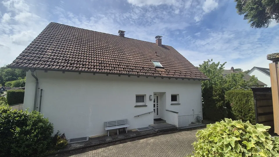 Jestetten - Casa di 2 famiglie con circa 2300 m² di terreno edificabile
