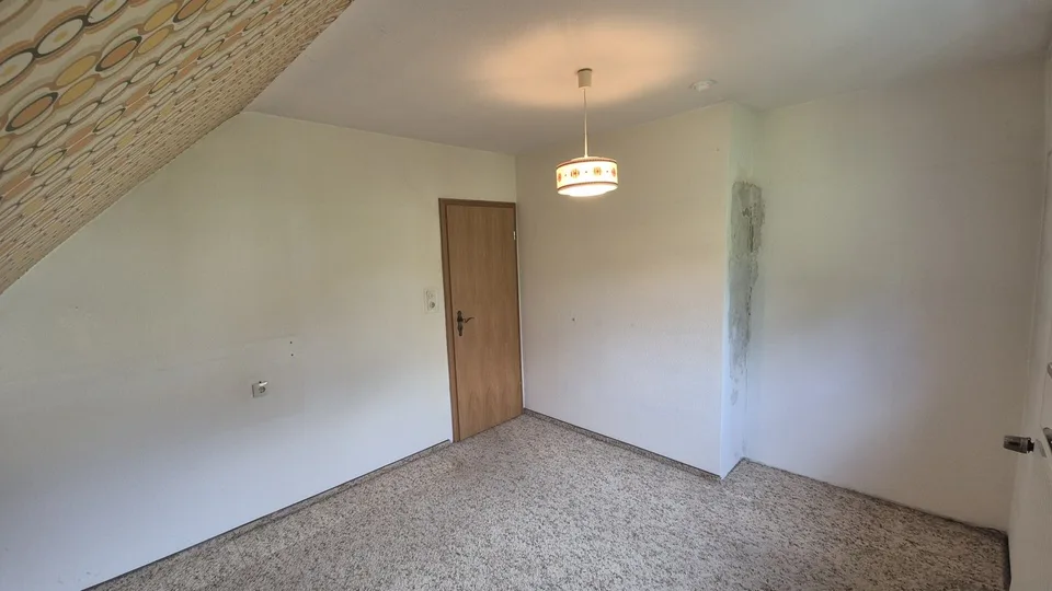 Jestetten - 2 Familienhaus mit ca. 2300 m² Bauland – Foto 12 von 13