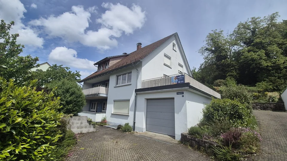Jestetten - 2 Familienhaus mit ca. 2300 m² Bauland