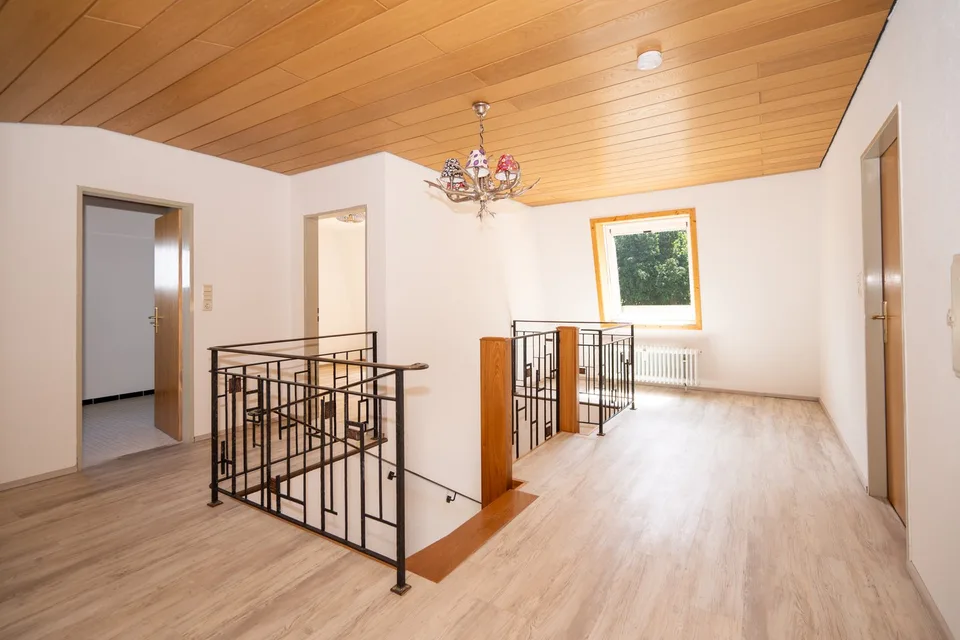 Zuhause mit Weitblick – großzügiges Wohnen - ca. 295 qm Wohnfläche in traumhafter Ortsrandlage – Foto 13 von 29