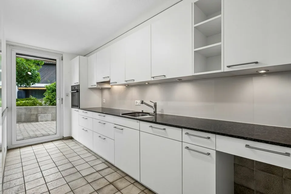 Ampia casa semidetachata di 7,5 locali con potenziale di ristrutturazione