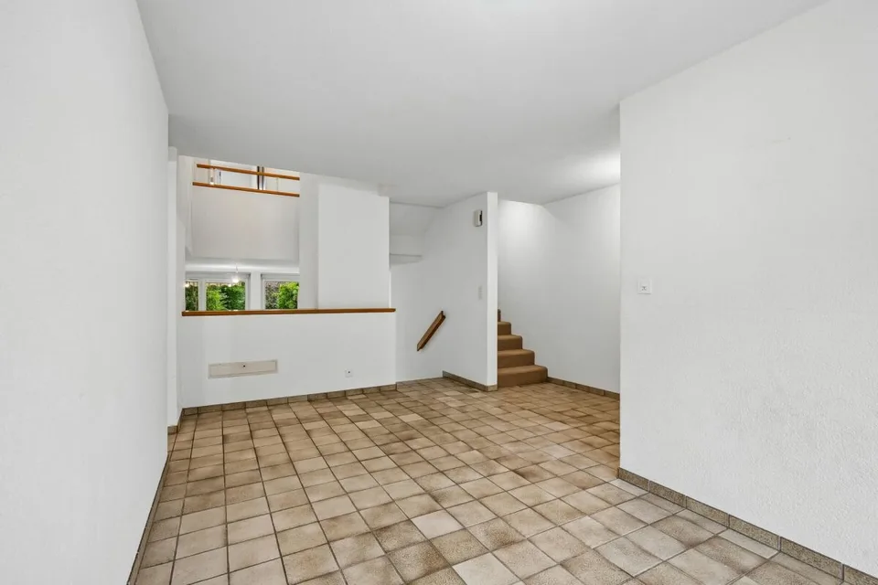 Ampia casa semidetachata di 7,5 locali con potenziale di ristrutturazione