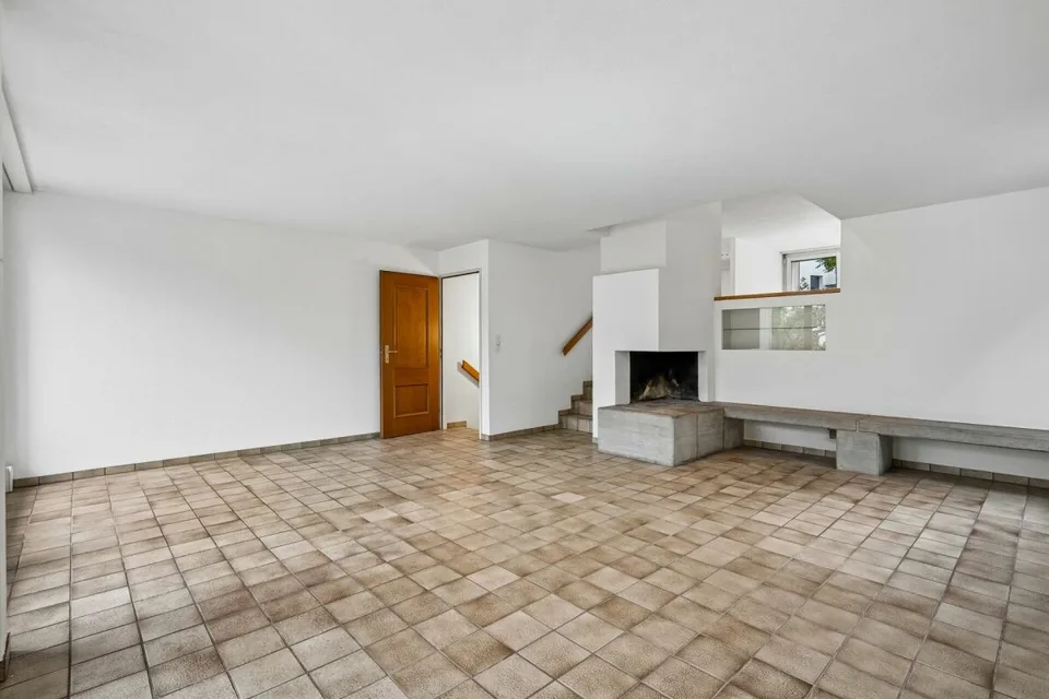 Ampia casa semidetachata di 7,5 locali con potenziale di ristrutturazione