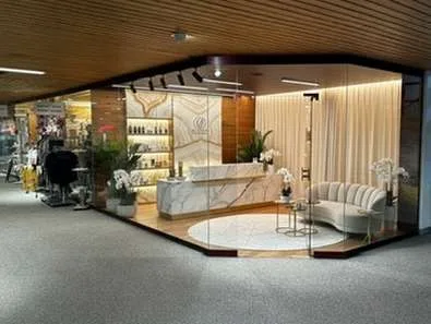 Büro-Geschäft mit Renovierung für eine gute Investition