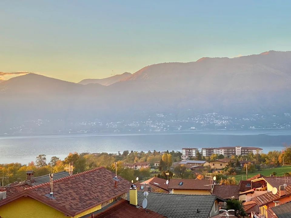 Sehr schöne 2-Zimmer-Eck-Wohnung mit Terrasse mit solarbeheiztem Pool und traumhaftem Seeblick – Foto 13 von 13