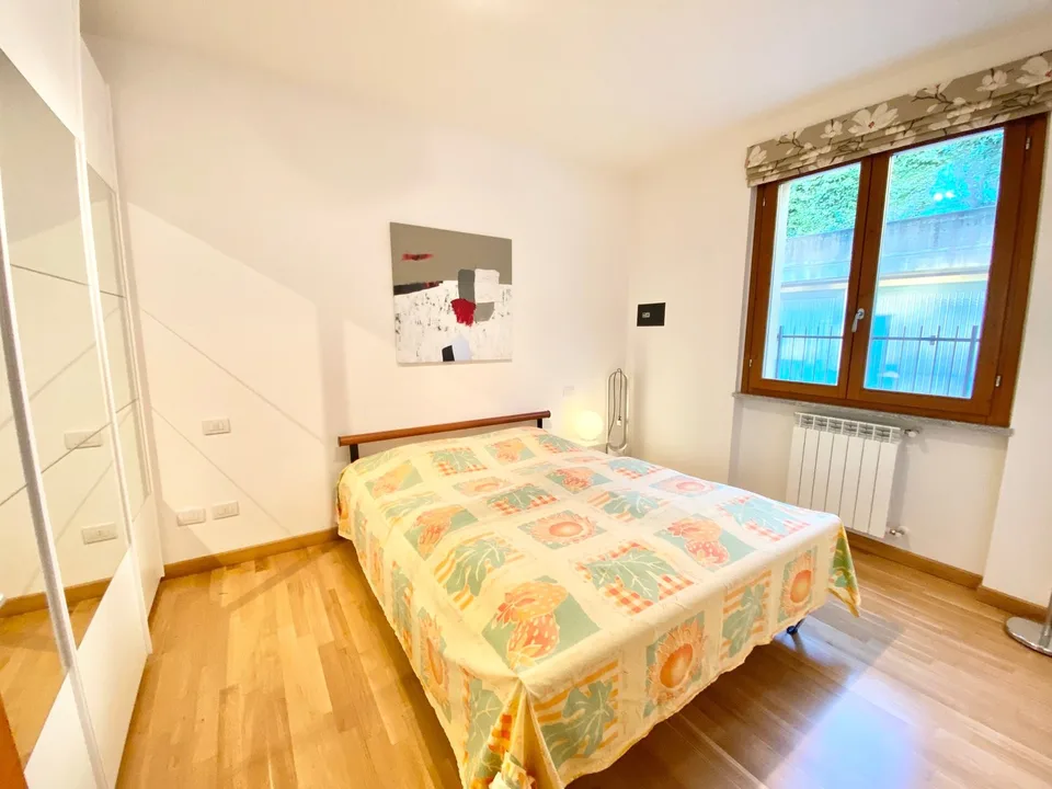 Sehr schöne 2-Zimmer-Eck-Wohnung mit Terrasse mit solarbeheiztem Pool und traumhaftem Seeblick – Foto 7 von 13