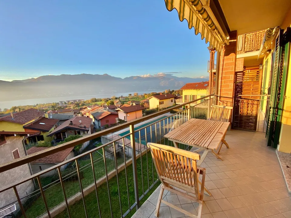 Sehr schöne 2-Zimmer-Eck-Wohnung mit Terrasse mit solarbeheiztem Pool und traumhaftem Seeblick – Foto 10 von 13