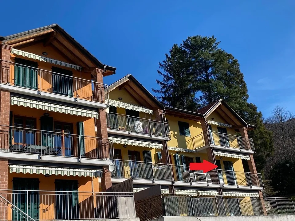 Sehr schöne 2-Zimmer-Eck-Wohnung mit Terrasse mit solarbeheiztem Pool und traumhaftem Seeblick