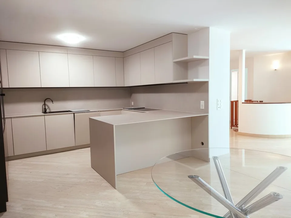Morcote - Helles 3.5-Zimmer-Duplex mit Garten, Pool und Seeblick – Foto 14 von 23